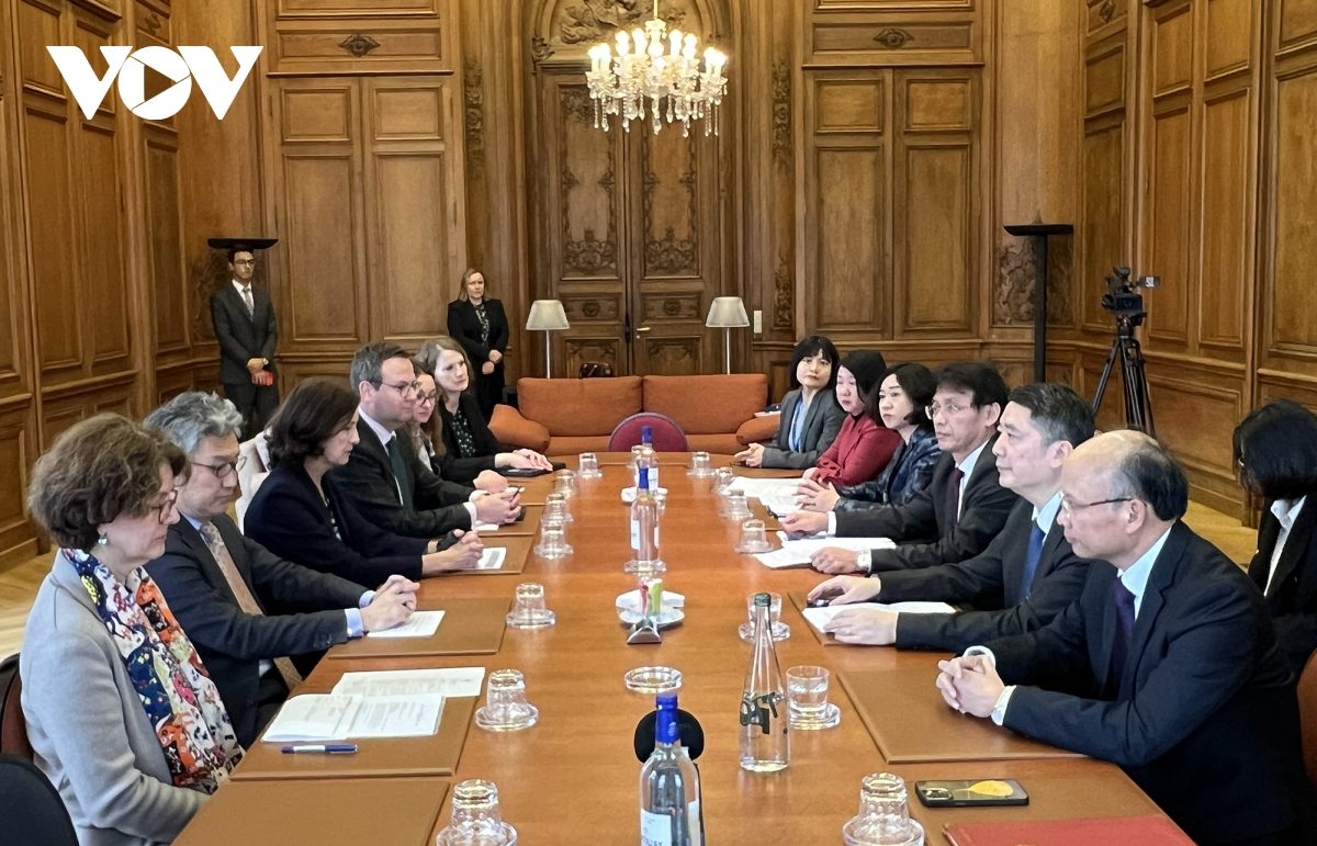 Việt Nam ký Hiệp định đa phương về hỗ trợ hành chính thuế