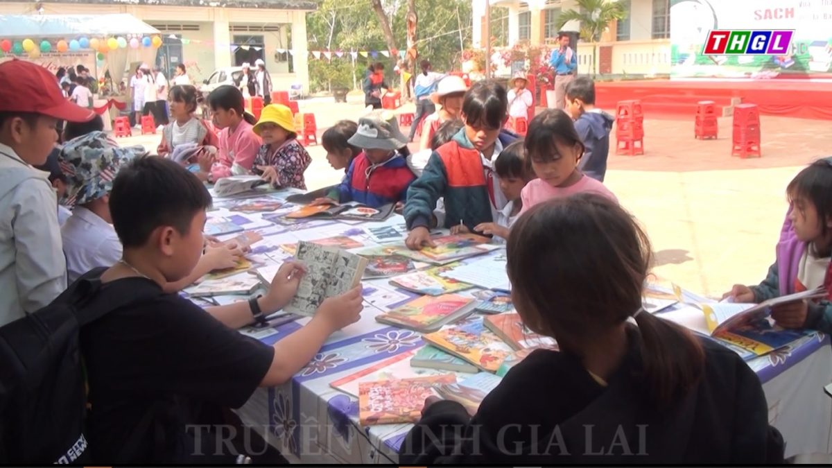 Đak Pơ: Sôi nổi hội trại sách