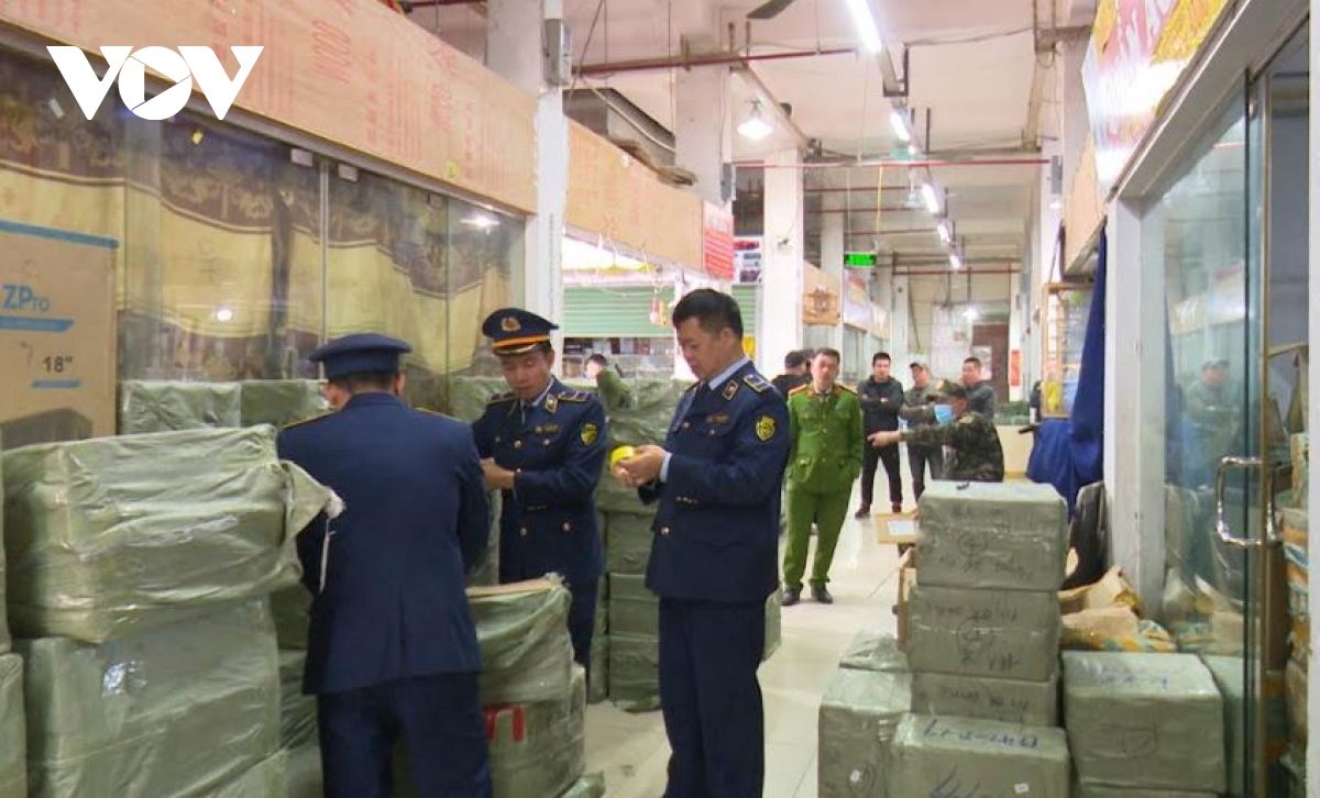 Lạng Sơn phát hiện hàng tỷ đồng hàng hóa có dấu hiệu vi phạm