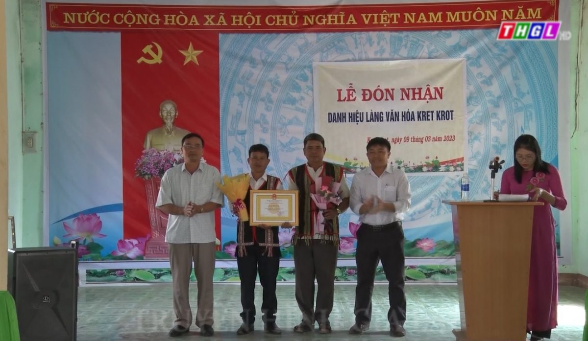 Làng Kret Krot, xã Hra, huyện Mang Yang đón nhận danh hiệu Làng Văn hóa năm 2022