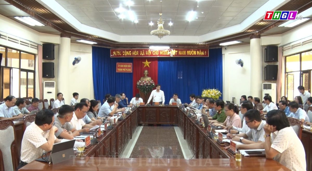 Lãnh đạo tỉnh làm việc với UBND TP. Pleiku về triển khai nhiệm vụ năm 2023