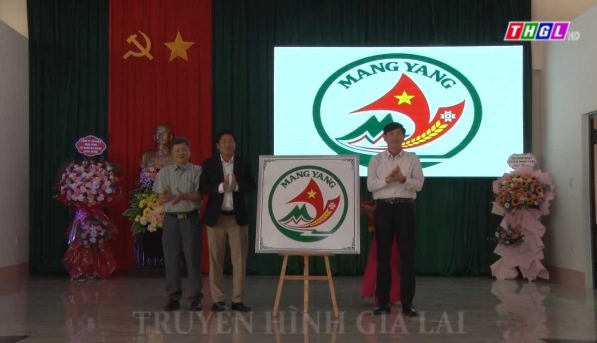 Trao giải Cuộc thi sáng tác biểu trưng (logo) huyện Mang Yang