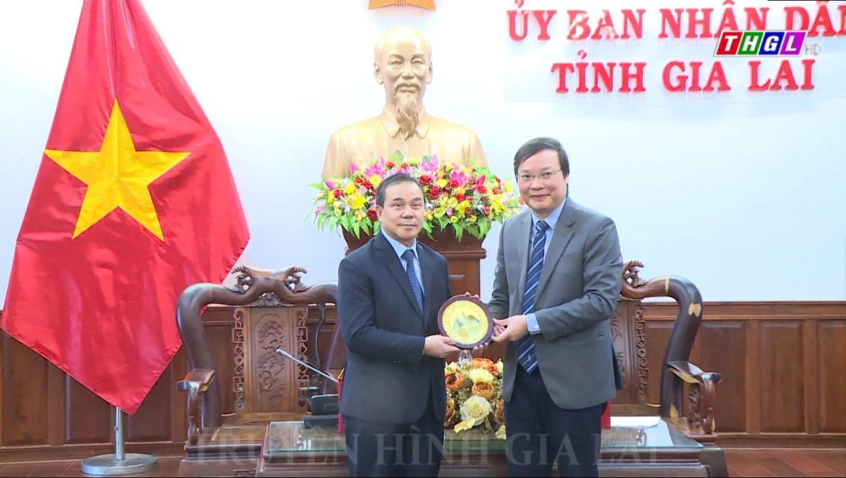 Chủ tịch UBND tỉnh Gia Lai Trương Hải Long tiếp Đại sứ đặc mệnh toàn quyền nước CHDCND Lào tại Việt Nam Sẻng Phết Hùng Bun Nhuông