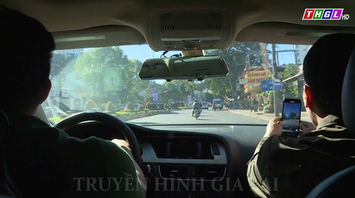 Mặc thường phục ghi hình xe khách vi phạm Luật Giao thông đường bộ