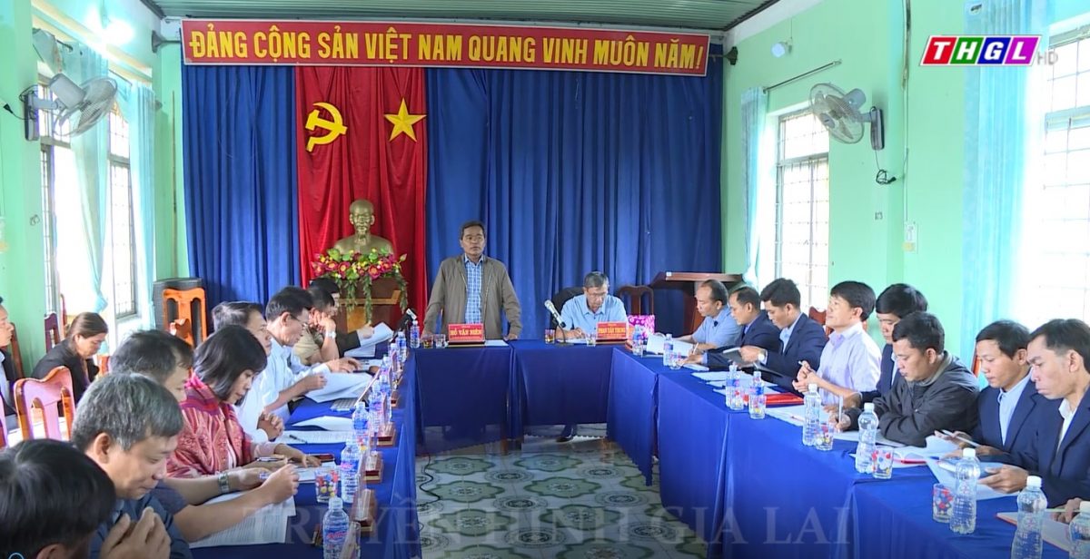 Đồng chí Hồ Văn Niên – Ủy viên Ban Chấp hành Trung ương Đảng, Bí thư Tỉnh ủy, Chủ tịch HĐND tỉnh Gia Lai làm việc với hệ thống chính trị xã Đăk Pling