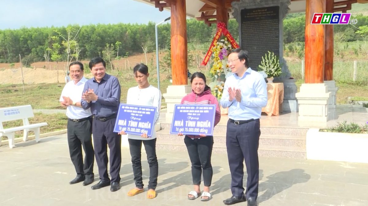 Thường trực HĐND và UBND tỉnh dâng hoa, dâng hương tại Nhà Bia di tích HĐND Cách mạng và UBND Cách mạng tỉnh Gia Lai