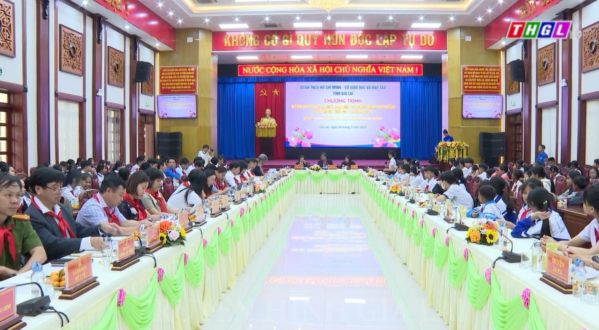 Đại biểu HĐND tỉnh tiếp xúc, đối thoại với thiếu nhi.