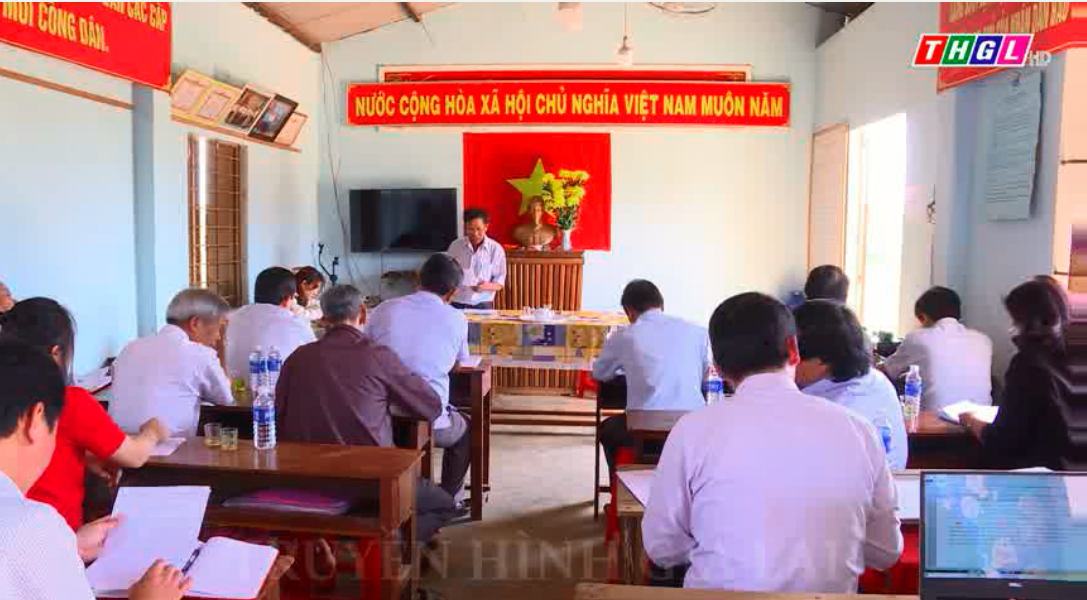 Đồng chí Hồ Văn Niên – Ủy viên Ban Chấp hành Trung ương Đảng, Bí thư Tỉnh ủy, Chủ tịch HĐND tỉnh Gia Lai dự buổi sinh hoạt chi bộ thường kỳ tại cơ sở
