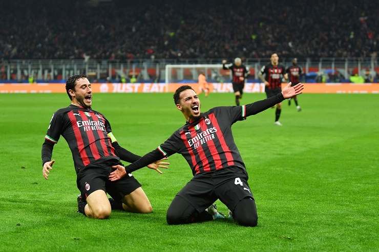 AC Milan – Napoli: Phản công sắc lẹm, thẻ đỏ tai hại (Cúp C1)