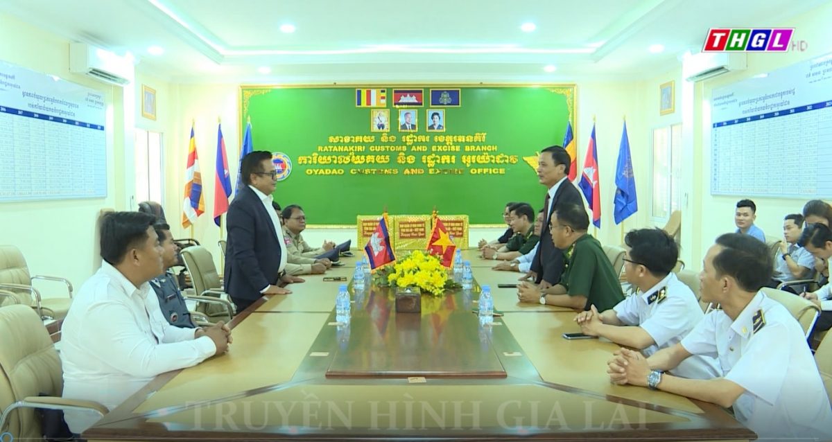 Ban Quản lý Khu Kinh tế tỉnh Gia Lai thăm, chúc Tết Cổ truyền Chol Chnam Thmay tại Cửa khẩu Quốc tế Oyadav