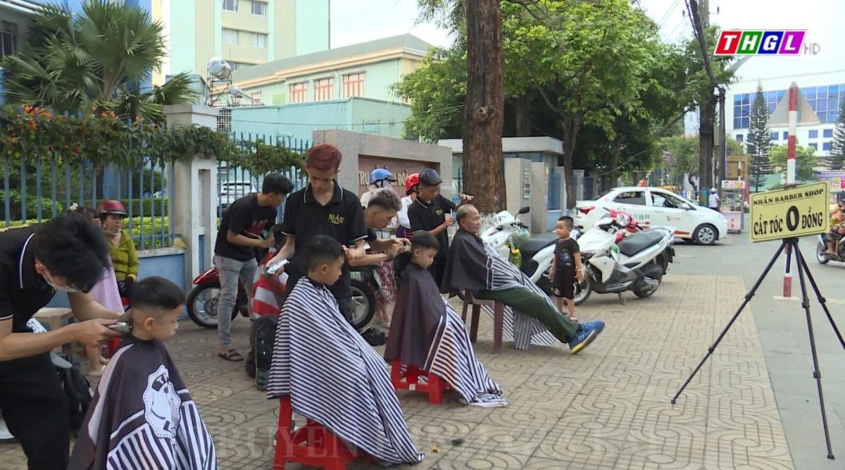 “Salon tóc vỉa hè”