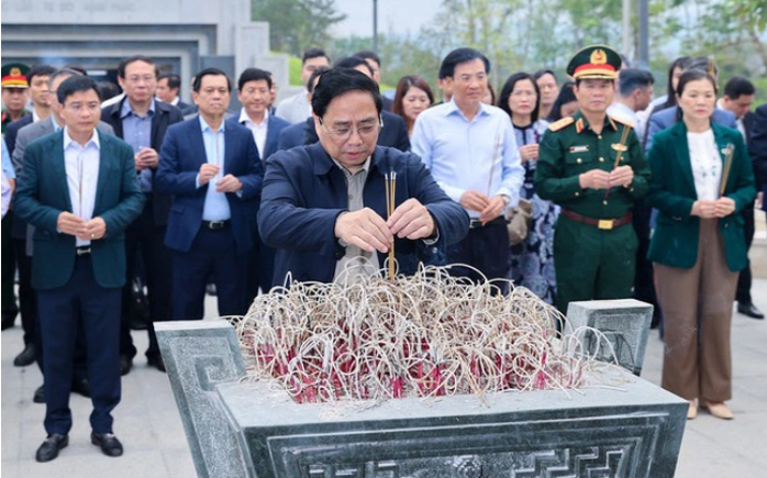 Thủ tướng tưởng niệm, tri ân các Anh hùng, liệt sĩ trong chiến dịch Điện Biên Phủ lịch sử