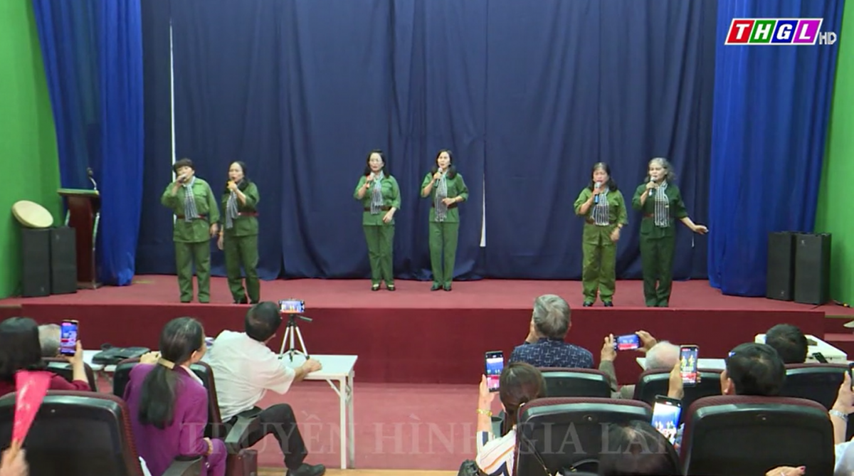 Câu lạc bộ Văn học Nghệ thuật Nguồn Việt tỉnh Gia Lai tổ chức giao lưu văn nghệ, thơ ca