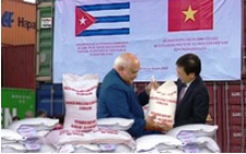 Việt Nam tặng Cuba 5.000 tấn gạo