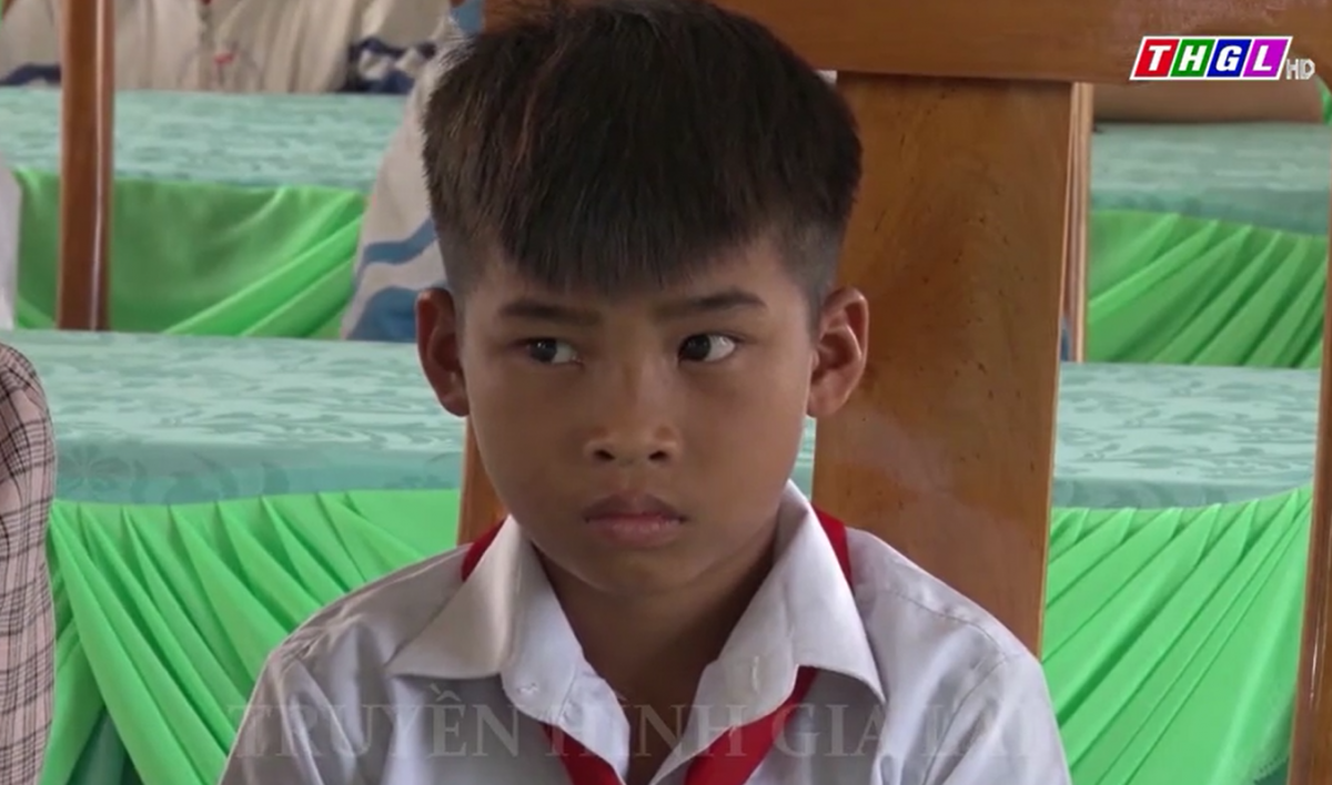 Hành động đẹp của cậu học sinh lớp 4