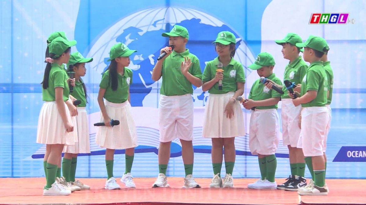 Xây dựng trường học điển hình về môi trường dạy học và sử dụng tiếng Anh