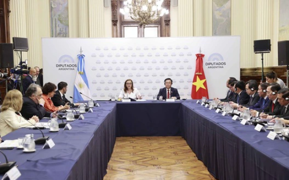 Chủ tịch Quốc hội Vương Đình Huệ hội đàm với Chủ tịch Hạ viện Cộng hòa Argentina