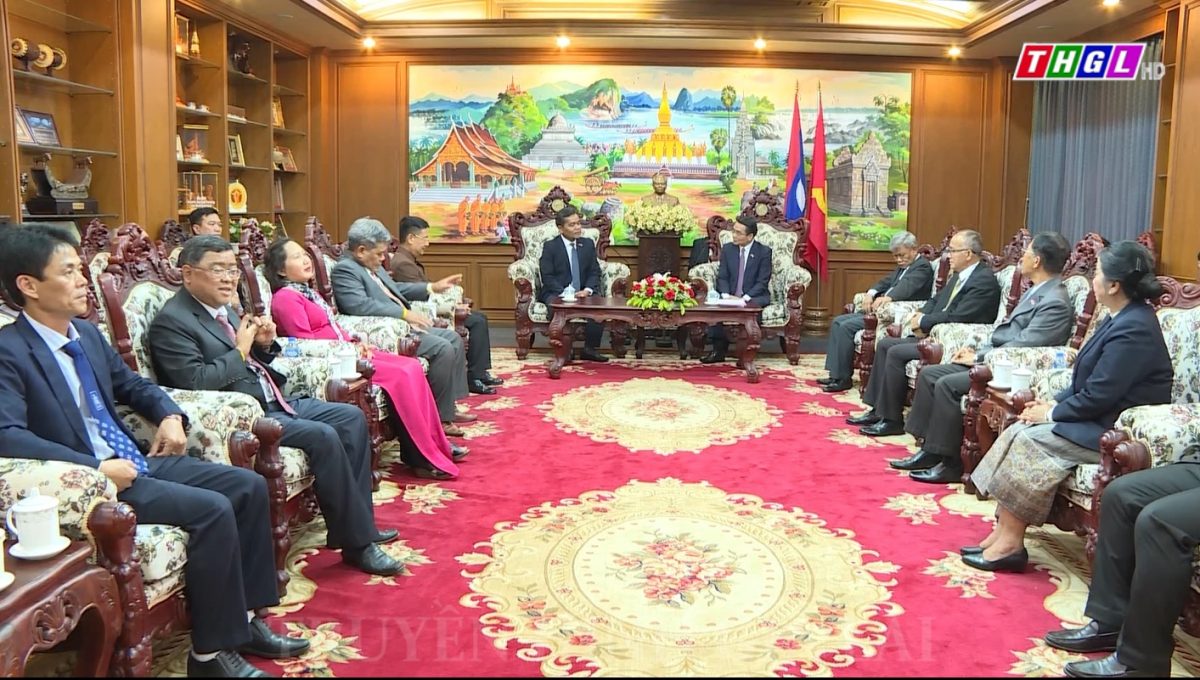 Đồng chí Bí thư Tỉnh ủy, Chủ tịch HĐND tỉnh Hồ Văn Niên thăm, chúc Tết tỉnh Champasak