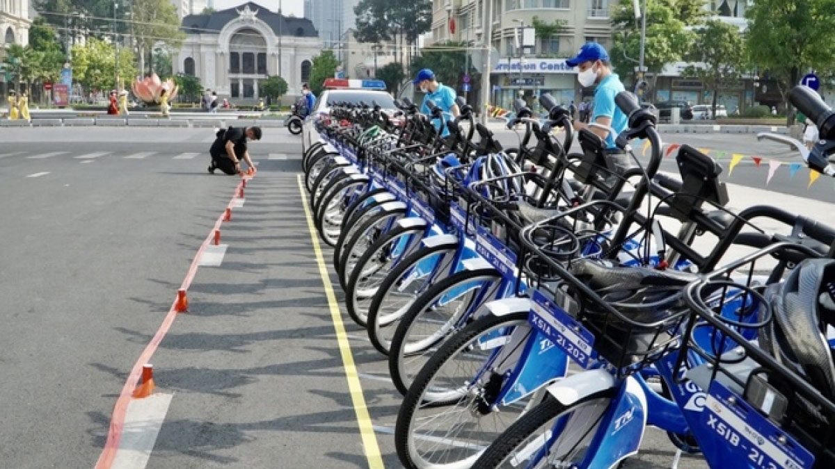 Chính sách phát triển hạ tầng giao thông cần ưu tiên cho người đi xe đạp