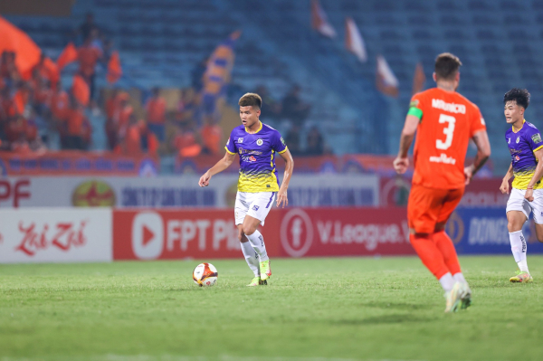 Những bước chân đầu tiên ở V.League