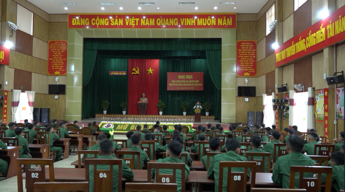 Lữ đoàn Công binh 280 khai mạc huấn luyện chuyển loại chuyên nghiệp quân sự chuyên quân sự