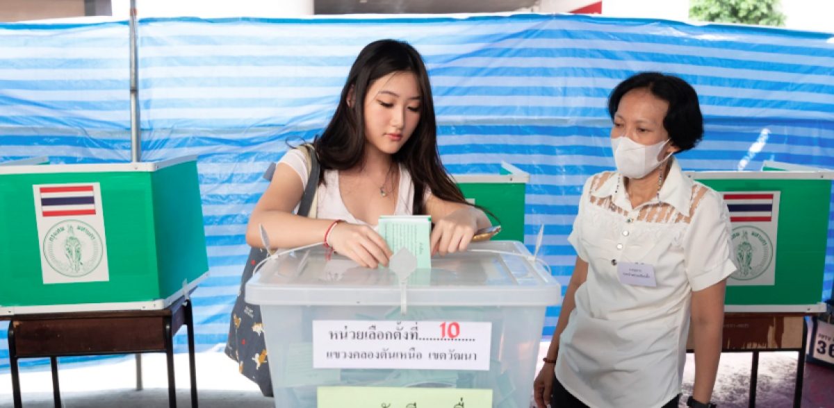 Bầu cử Thái Lan: Hai đảng đối lập dẫn đầu