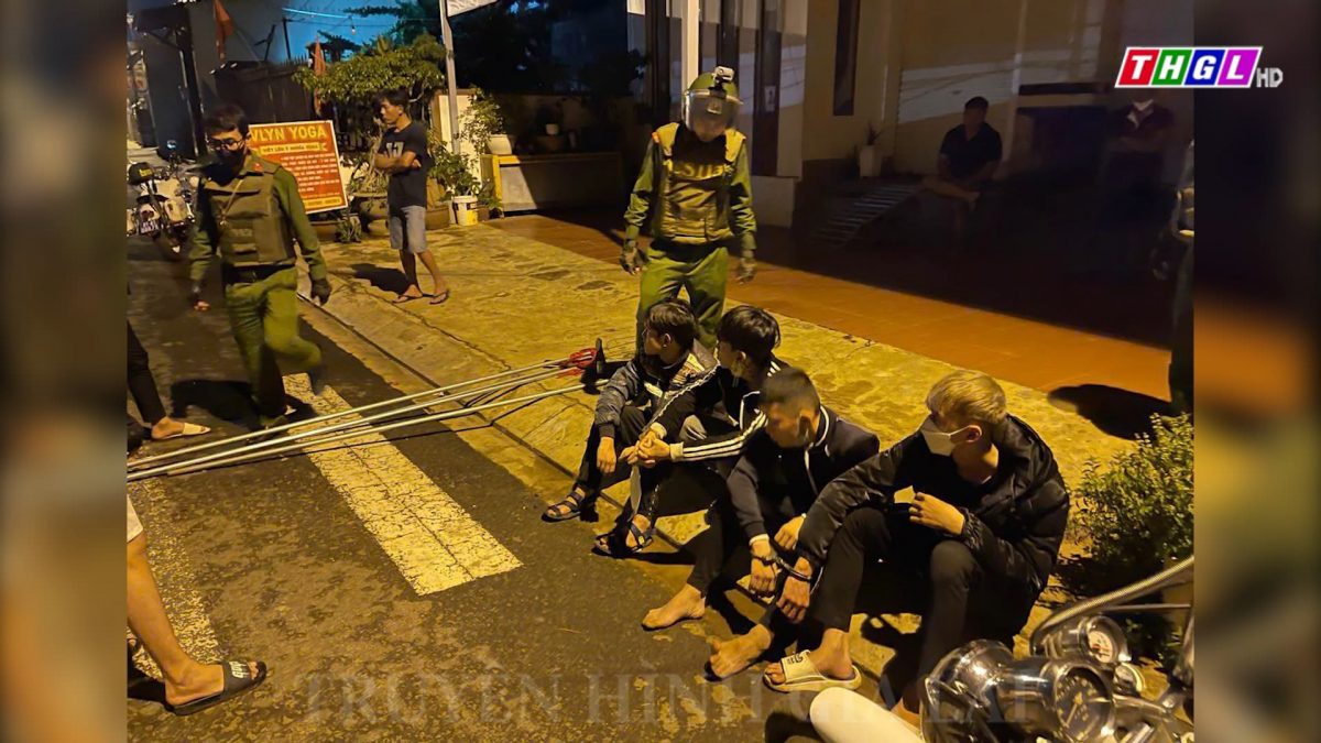 Sử dụng hung khí để giải quyết mâu thuẫn – 11 thanh thiếu niên bị lực lượng Cảnh sát 113 bắt giữ