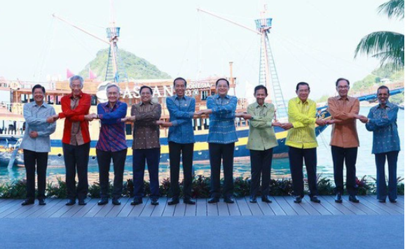 Củng cố đoàn kết, thống nhất, phát huy vai trò trung tâm của ASEAN