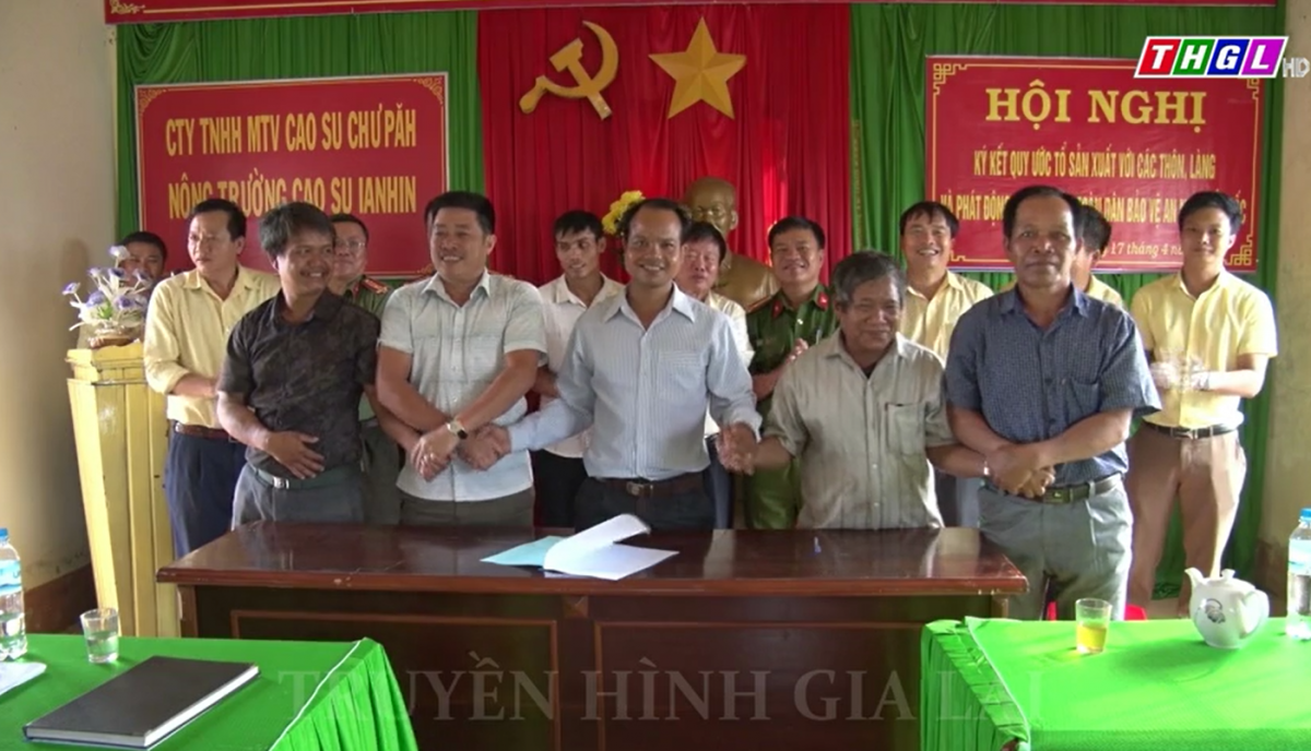 Cao su Chư Pah ký kết qui ước với 82 thôn, làng ở hai huyện và thành phố Pleiku