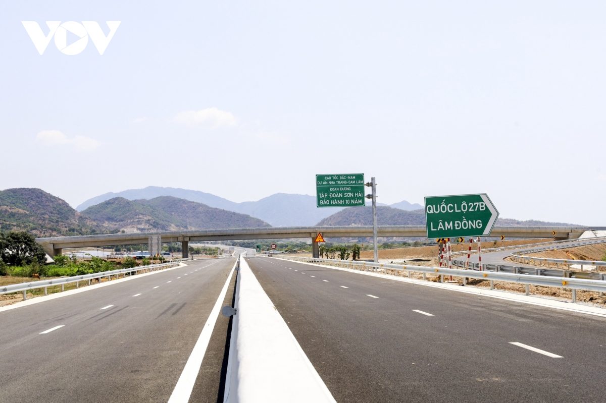 Sắp thông xe dự án cao tốc Nha Trang- Cam Lâm
