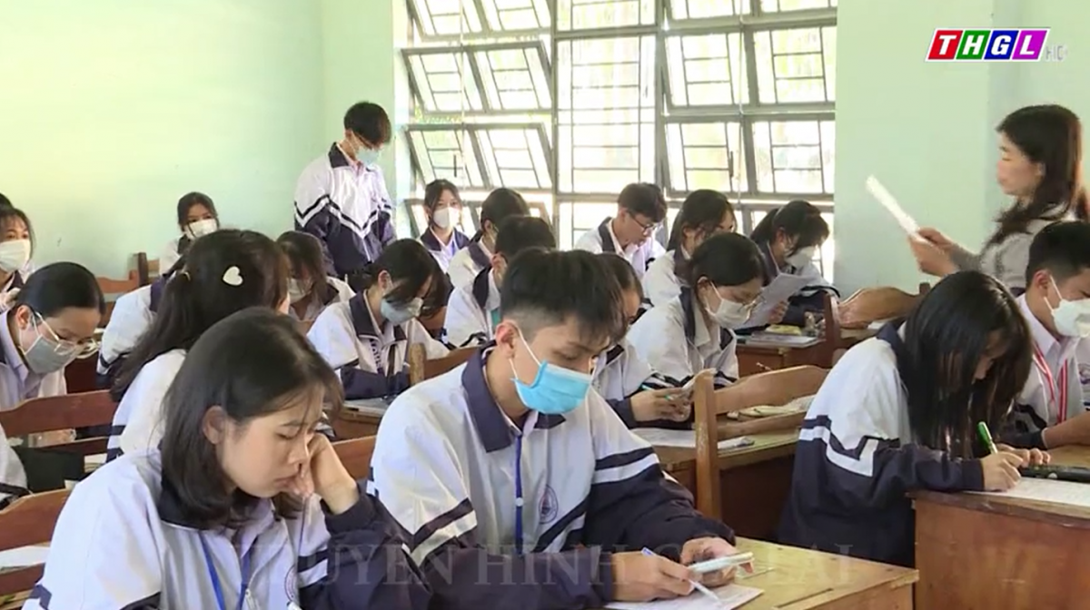 Học sinh lớp 10 sau gần 1 năm học theo tổ hợp môn