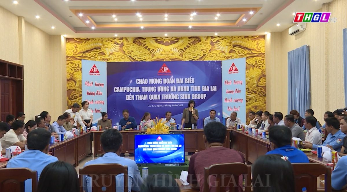 Đoàn đại biểu các tỉnh Ratanakiri, Stung Treng và Preah Vihear (Vương quốc Campuchia) tham quan tại một số doanh nghiệp của tỉnh Gia Lai