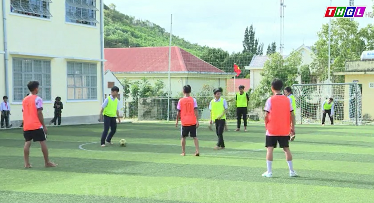 Nhiều giải pháp huy động học sinh đi học đúng độ tuổi ở cấp THCS