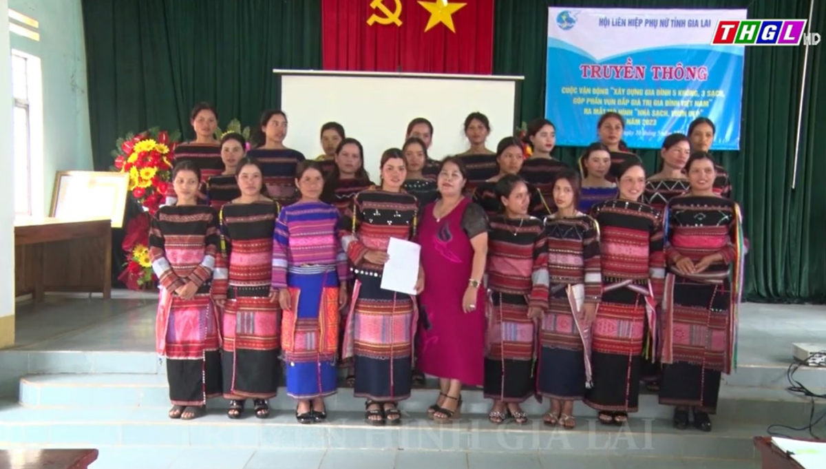 Hội LHPN tỉnh Gia Lai tổ chức truyền thông thực hiện Cuộc vận động “Xây dựng gia đình 5 không, 3 sạch” tại Kbang