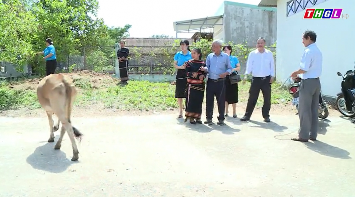 Hội LHPN thị xã Ayun Pa ra mắt câu lạc bộ “Phụ nữ khuyết tật vươn lên trong cuộc sống”