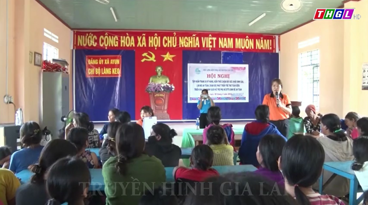 Tập huấn trang bị kỹ năng, kiến thức chăm sóc sức khỏe sinh sản, làm mẹ an toàn, chăm sóc phát triển trẻ thơ toàn diện