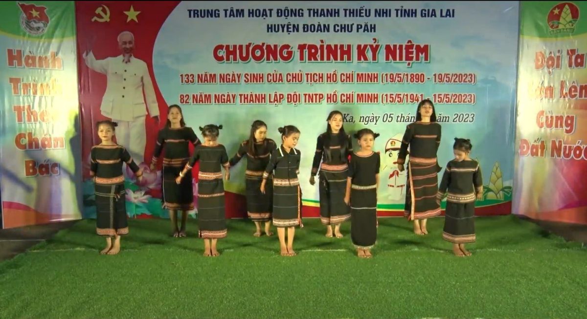 Tổ chức chương trình Hành trình theo chân Bác và Đội ta lớn lên cùng đất nước