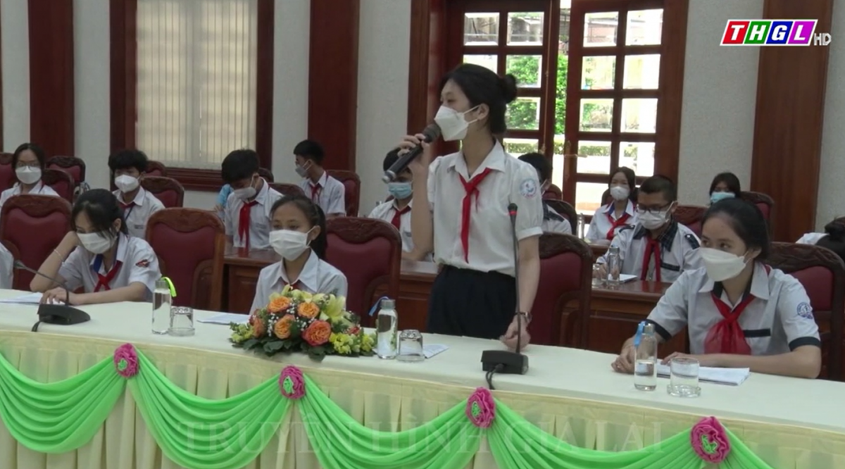 Quan tâm, lắng nghe trẻ em nói