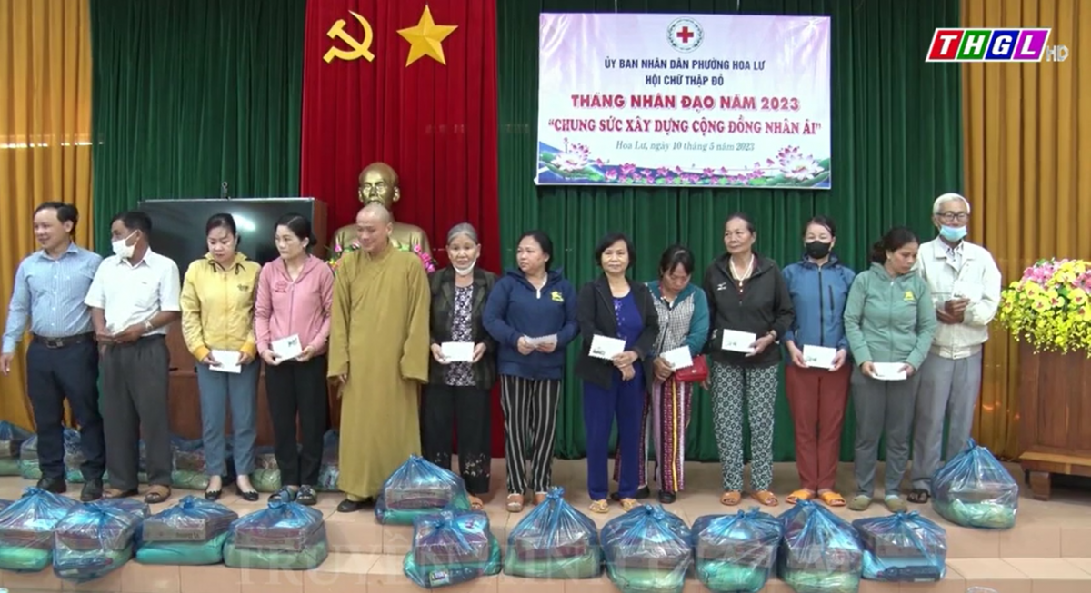 Trao quà cho người nghèo tại phường Hoa Lư, TP. Pleiku