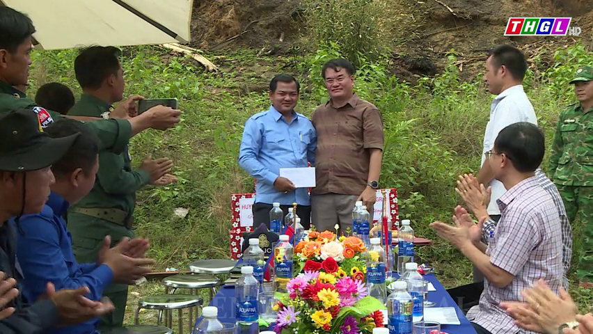 Lãnh đạo huyện Ia Grai (Gia Lai) và huyện Đun Mia (tỉnh Ratanakiri, Vương quốc Campuchia) gặp gỡ, trao đổi thông tin