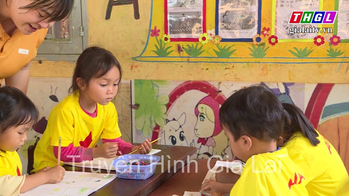 Ươm mầm xanh cho học trò vùng khó