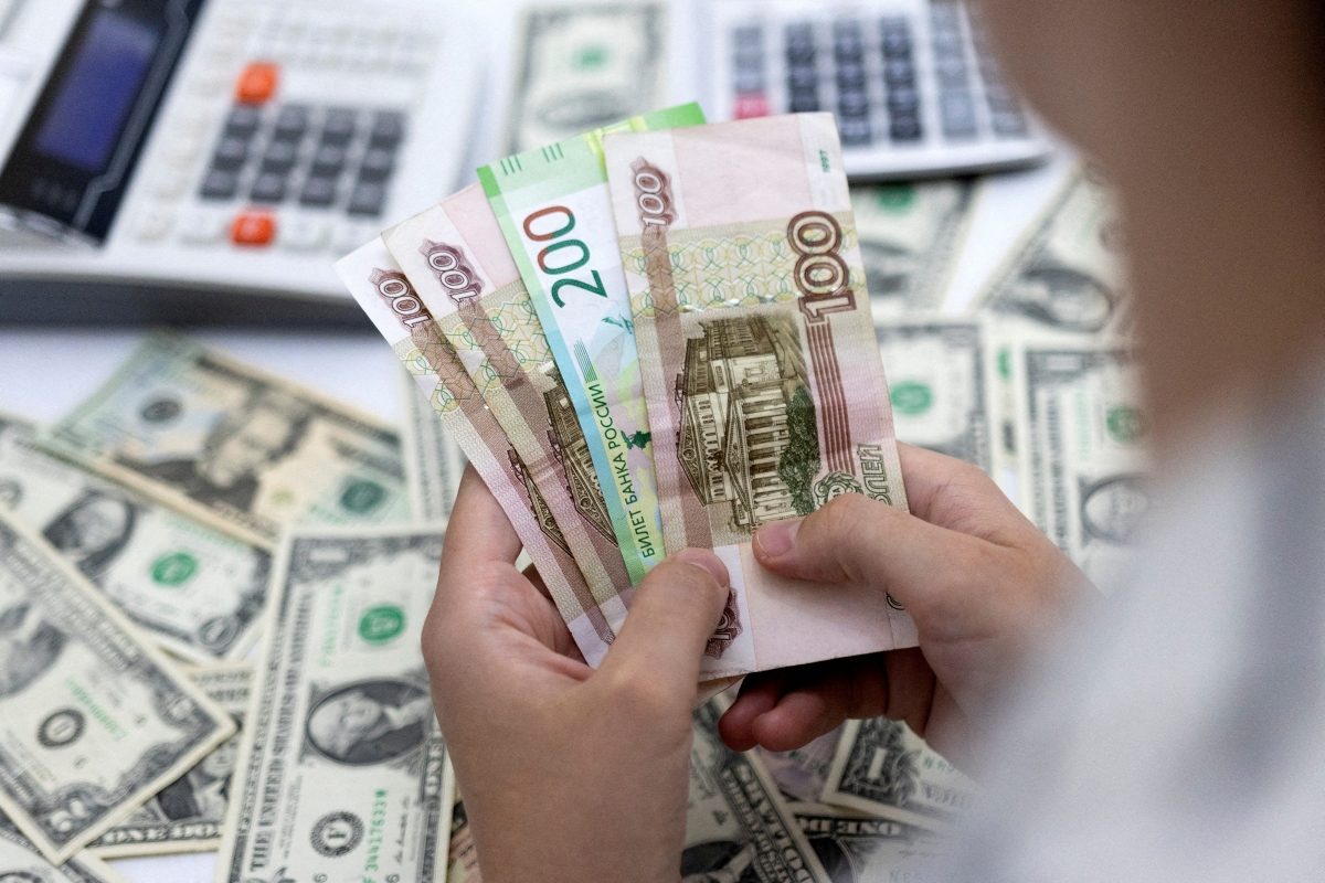 Đồng rúp Nga tăng lên mức cao nhất trong 7 tuần so với USD