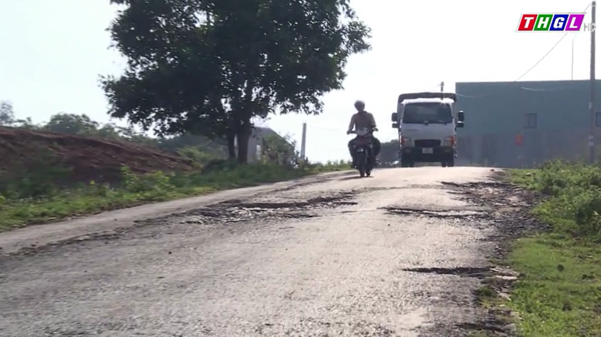 Đường qua khu vực đồi thông xã Ia Dêr xuống cấp trầm trọng
