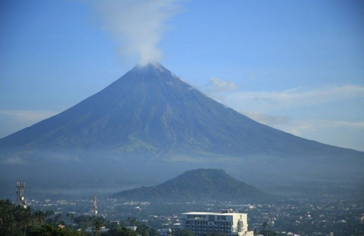 Philippines chuẩn bị trước khả năng núi lửa Mayon “phun trào nguy hiểm”