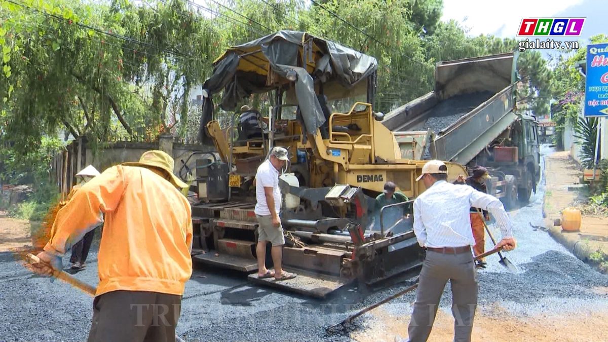 Những con đường ý Đảng lòng dân