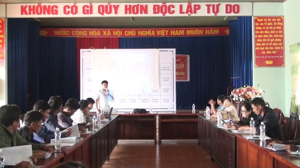 Chư Sê tập huấn kỹ thuật chăn nuôi gà H’Mông thương phẩm