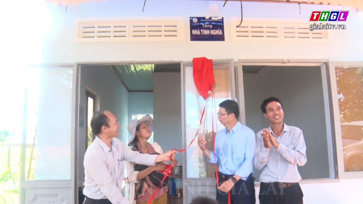 Công ty Điện lực Gia Lai bàn giao nhà tình nghĩa cho hộ nghèo tại huyện Chư Pưh
