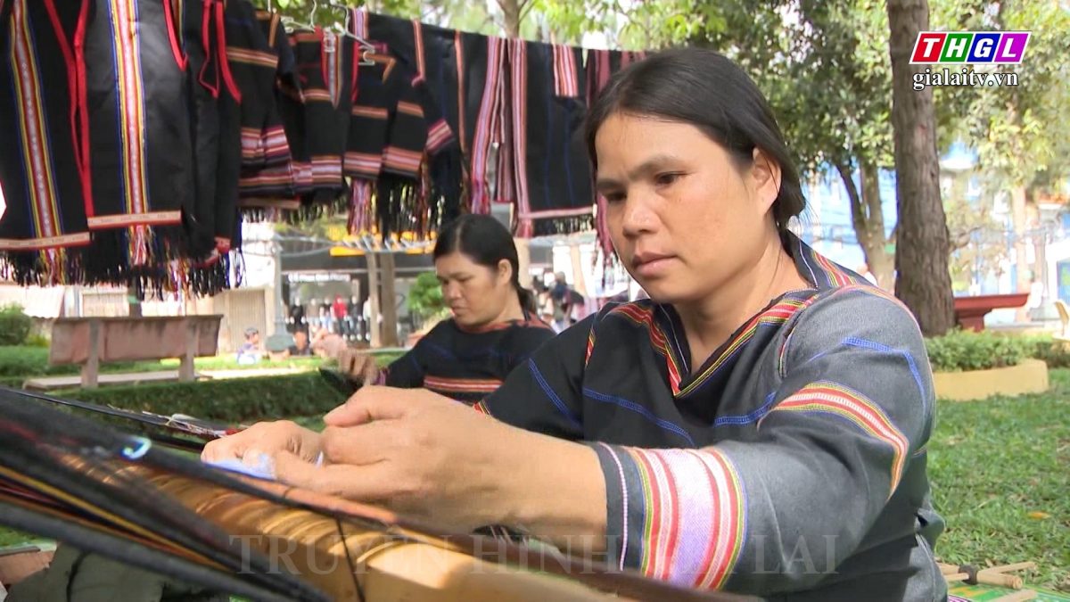 Bảo tồn, phát huy giá trị văn hóa truyền thống tốt đẹp của các DTTS gắn với phát triển du lịch