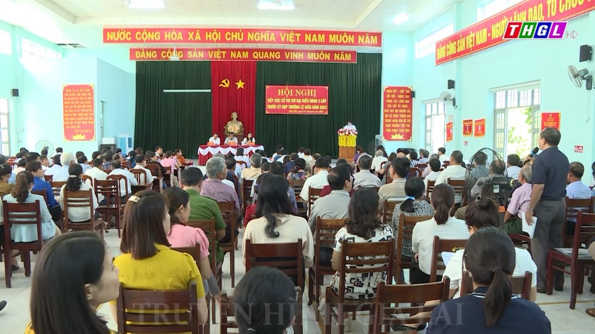 Bí thư Tỉnh ủy, Chủ tịch HĐND tỉnh Hồ Văn Niên tiếp xúc cử tri TP.Pleiku