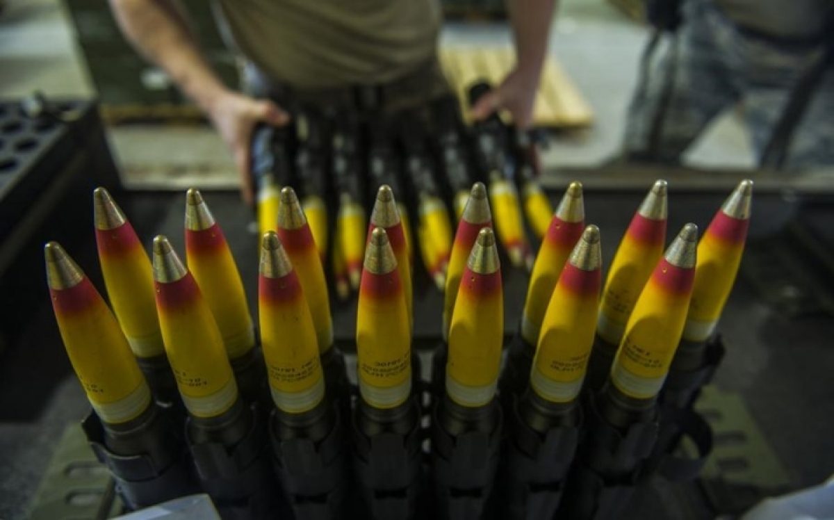 WSJ: Mỹ xem xét cung cấp loại đạn dược nguy hiểm cho Ukraine